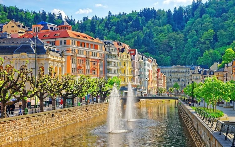 Jour 4 : PRAGUE – VISITE DE LA VILLE – KARLOVY VARY (140 km)