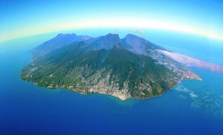 JOUR 1 – TUNIS — ÎLE DE LA RÉUNION