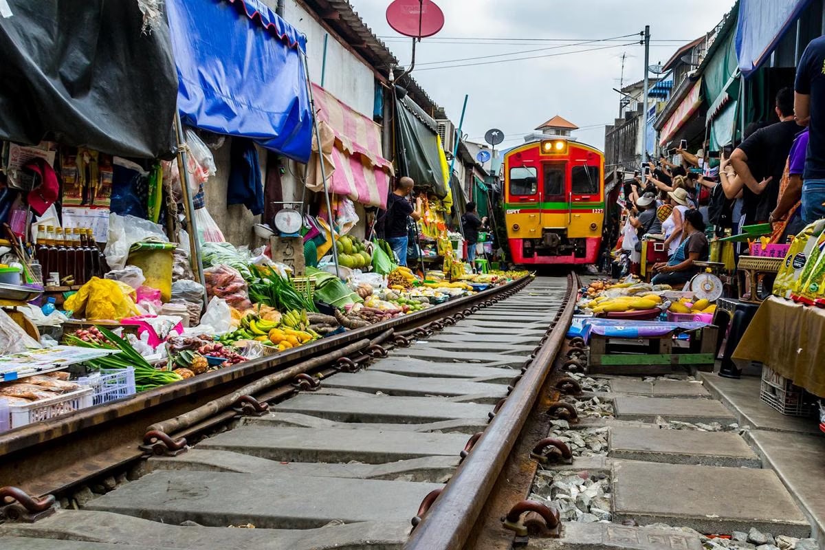 Jour 9 : Marchés Flottants et sur rails