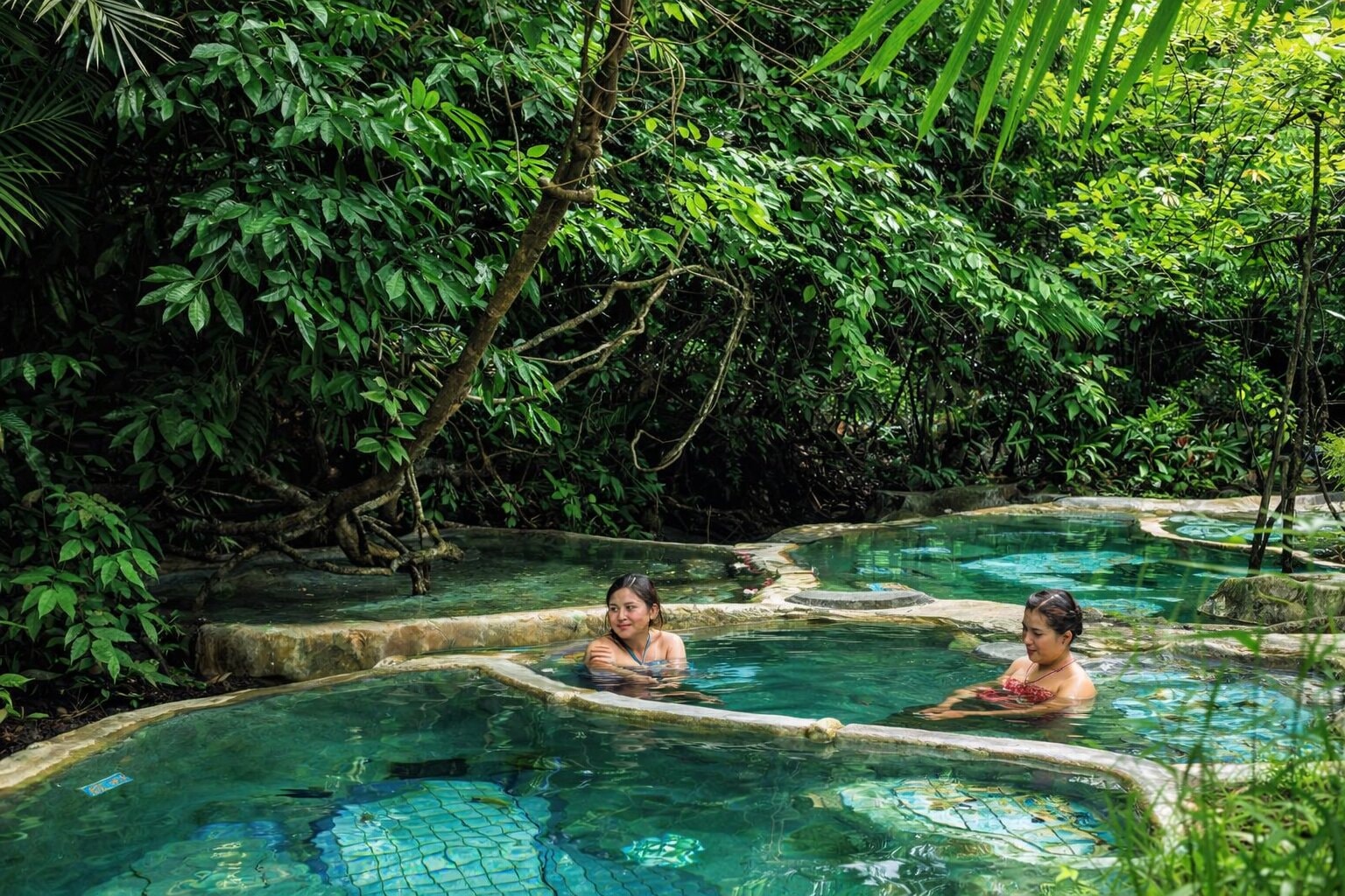 Jour 2 : Piscine Émeraude et Sources chaudes naturelles.