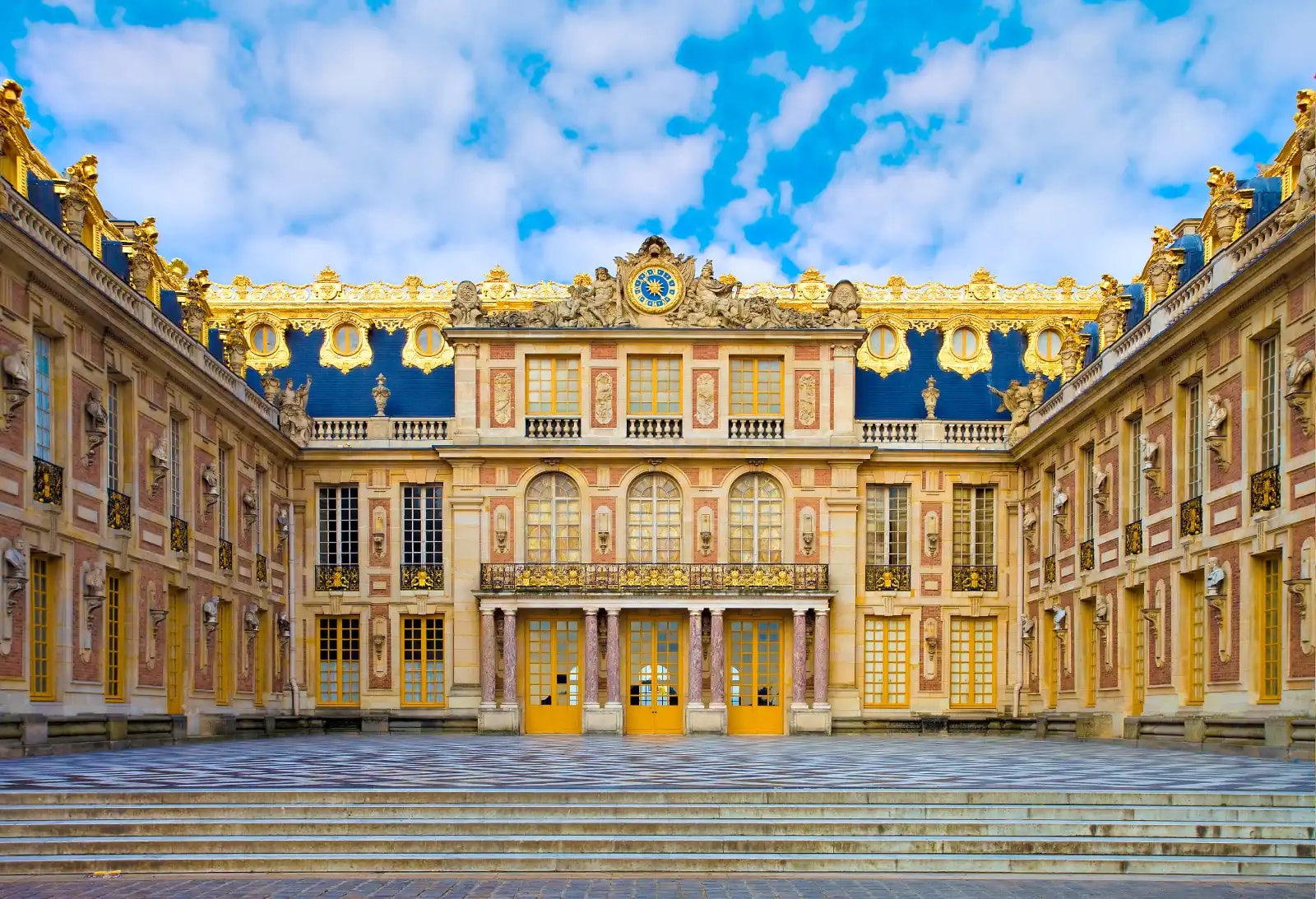 JOUR 4 : Journée libre OU Excursion OPTIONNELLE d'une demi-journée au Château de Versailles ET/OU excursion d'une journée complète à Disneyland Paris