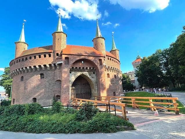 JOUR 2 — Tour de la vieille ville de Cracovie
